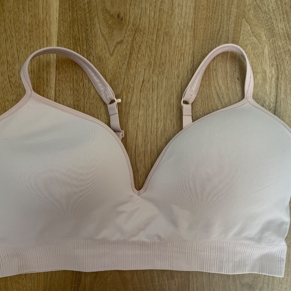 ATHLETA | Embrace Bra D-DD Light Pink - Picture 2 of 8